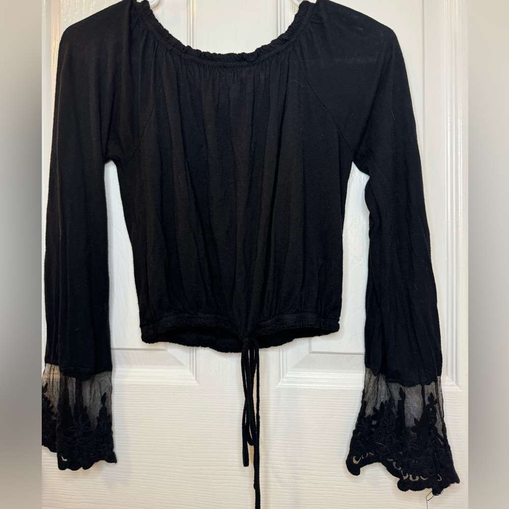 Women’s Black long sleeves, lace sleeves, Small